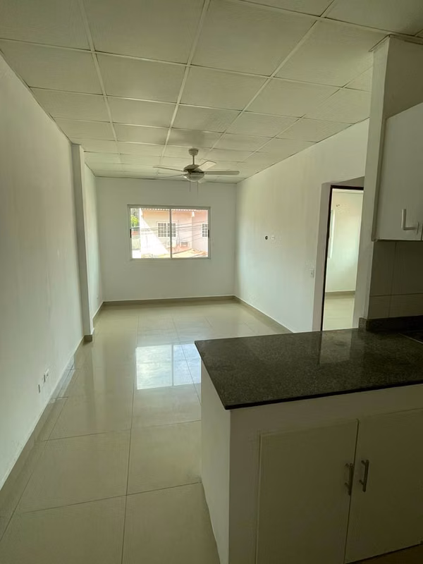 Alquilo apartamento a pasos de Universidades UIP-LATINA-ISAE - foto 1