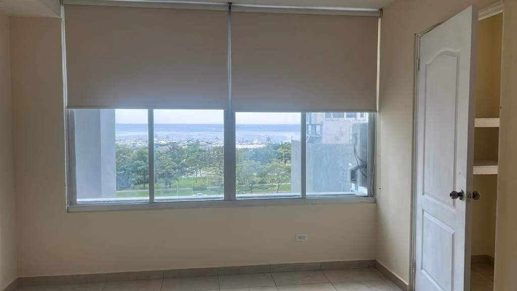 ¡Se alquila o se vende hermoso y céntrico apartamento en Avenida Balboa! - photo 1