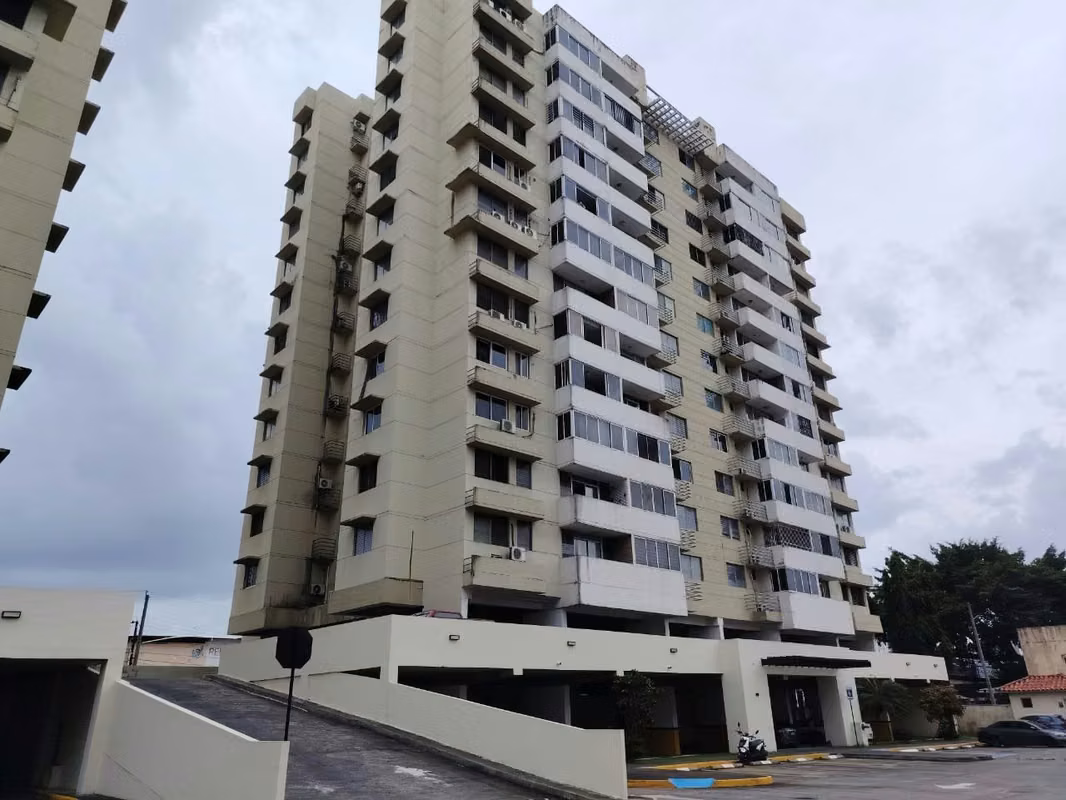 ALQUILO APARTAMENTO EN TORRES DE  ESPAÑA, 3 RECAMARAS $750 Y 800 - foto 1