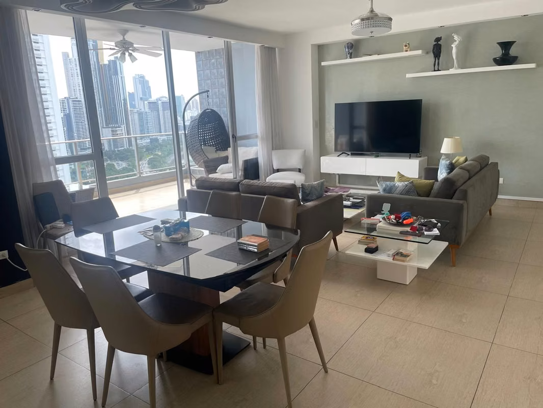 VENDO APARTAMENTO AMUEBLADO PISO ALTO CON VISTA AL MAR Y CIUDAD - foto 1