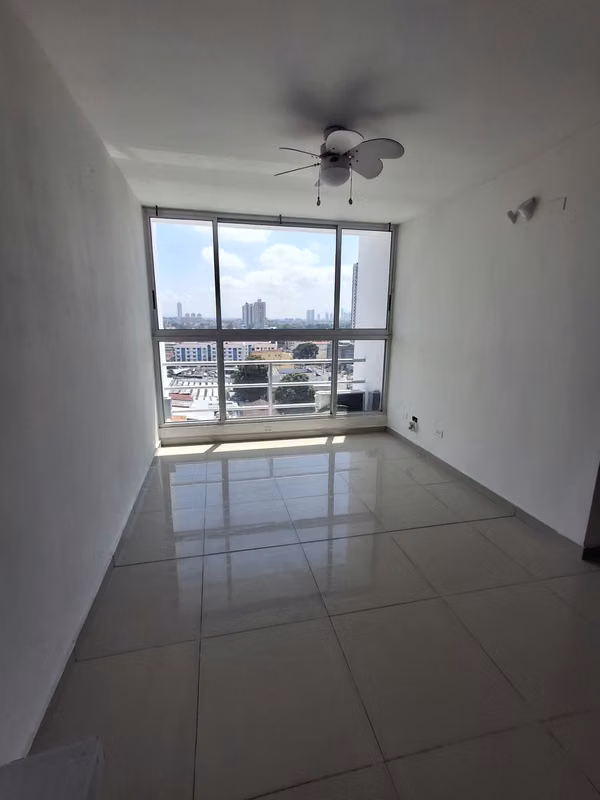 Alquilo apartamento línea blanca en Parque Lefevre excelente ubicación - foto 1