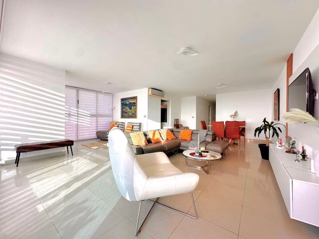 Apartamento en Villa de las Fuentes I 3 Rec I Amoblado I Con balcón y 2 parking - foto 1