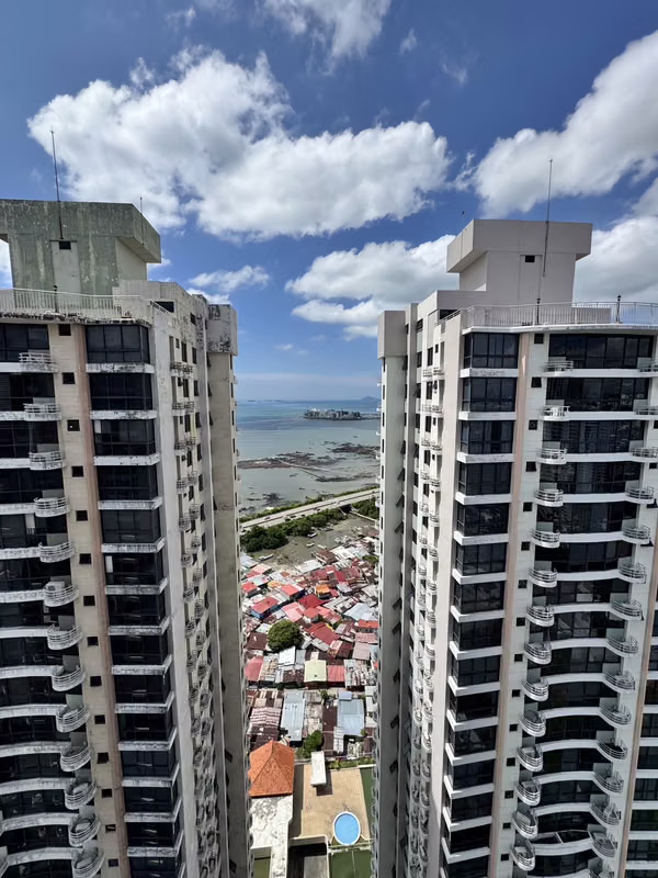 Apartamento de 2 recámaras 2banos con cbe,  San Francisco Bay, Piso alto, vista al mar y 2 estacionamientos - foto 1