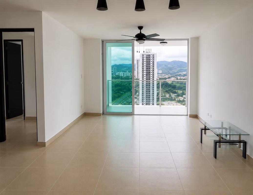 Apartamento en Condado del Rey I con balcon y ubicación estratégica - foto 1