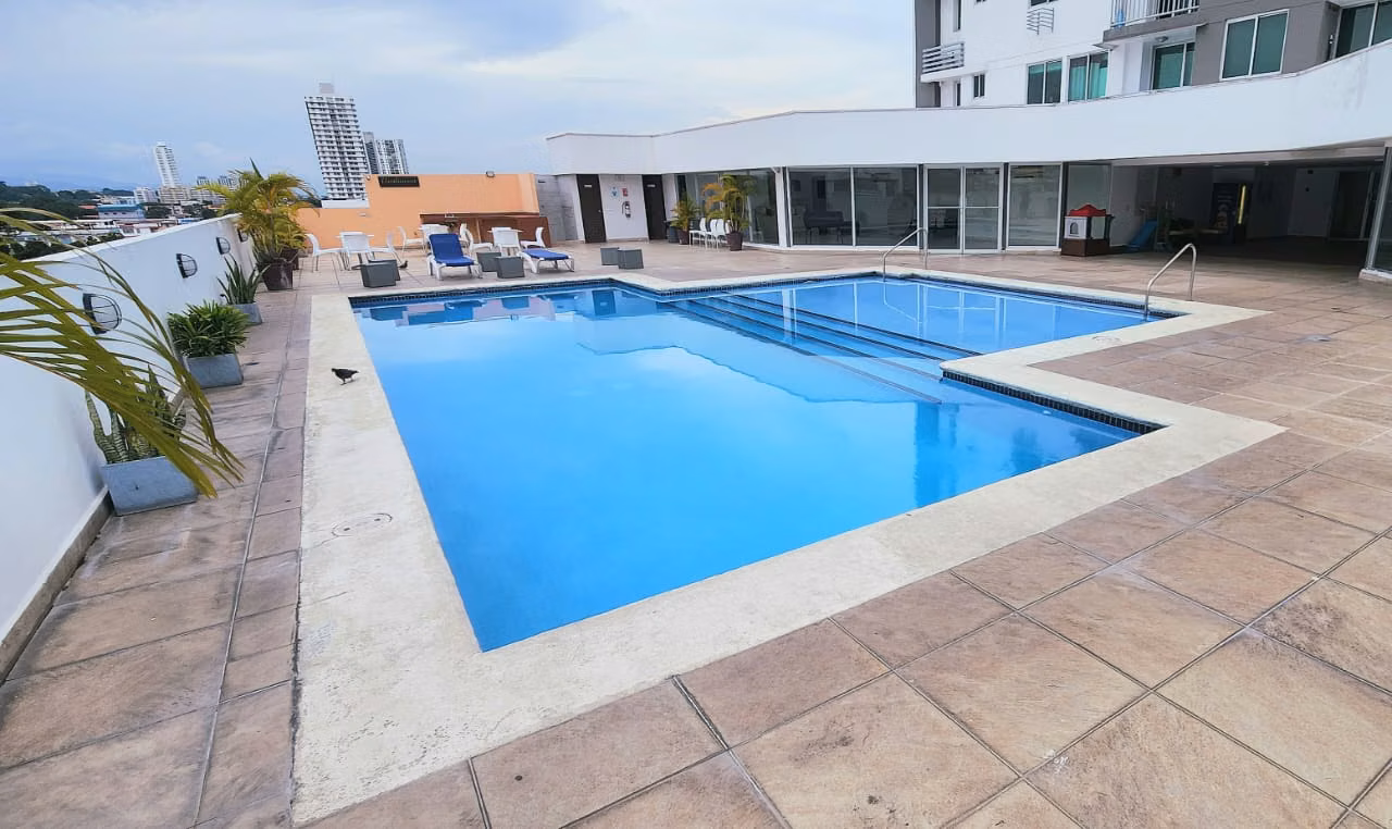Se alquila lindo apartamento en Vía España - foto 1