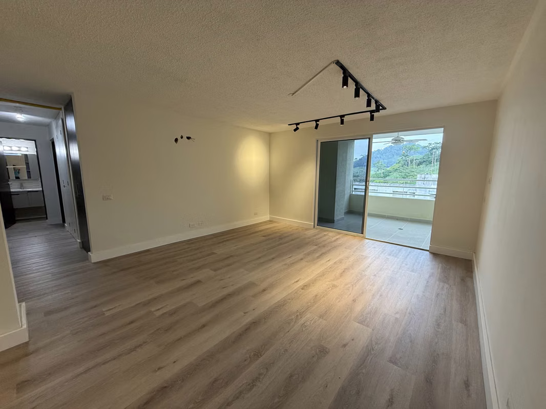 Apartamento Remodelado en PH Altamira Gardens | 3 Hab y 2 Baños - foto 1