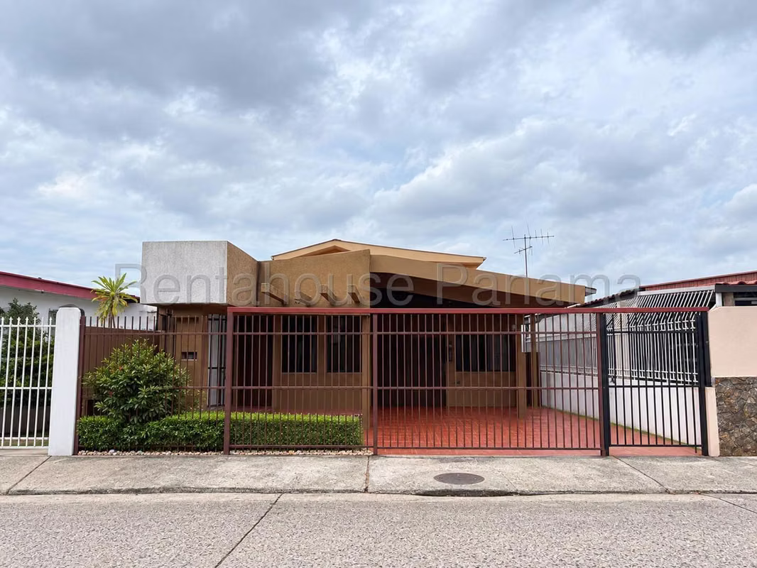 Venta Casa Parque Lefevre - YD - photo 1