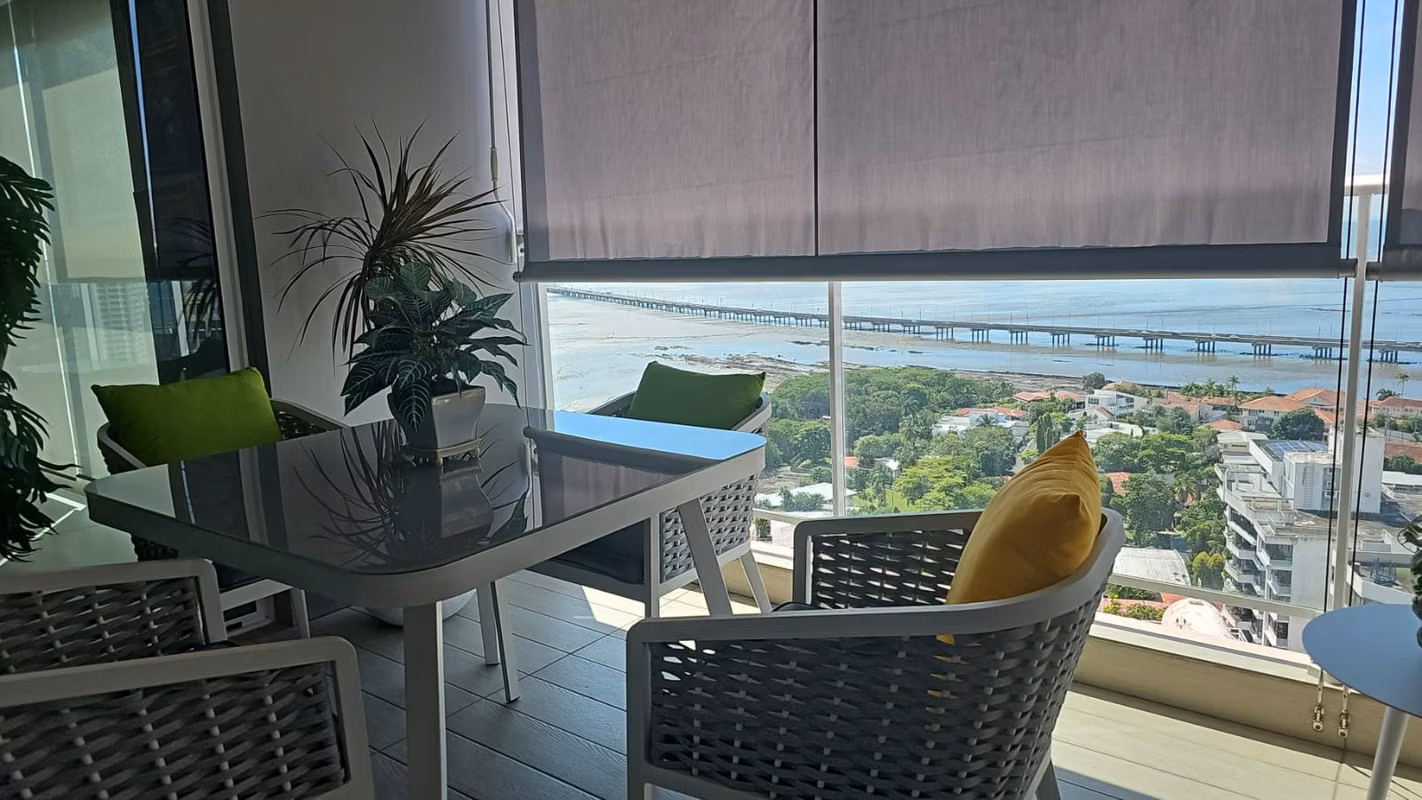 Apartamento en Coco del Mar I con amplio balcón y espectacular vista al mar - foto 1
