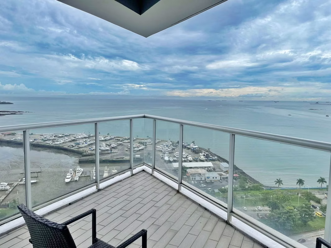 SE ALQUILA ELEGANTE APARTAMENTO EN YACHT CLUB AVENIDA BALBOA - photo 1