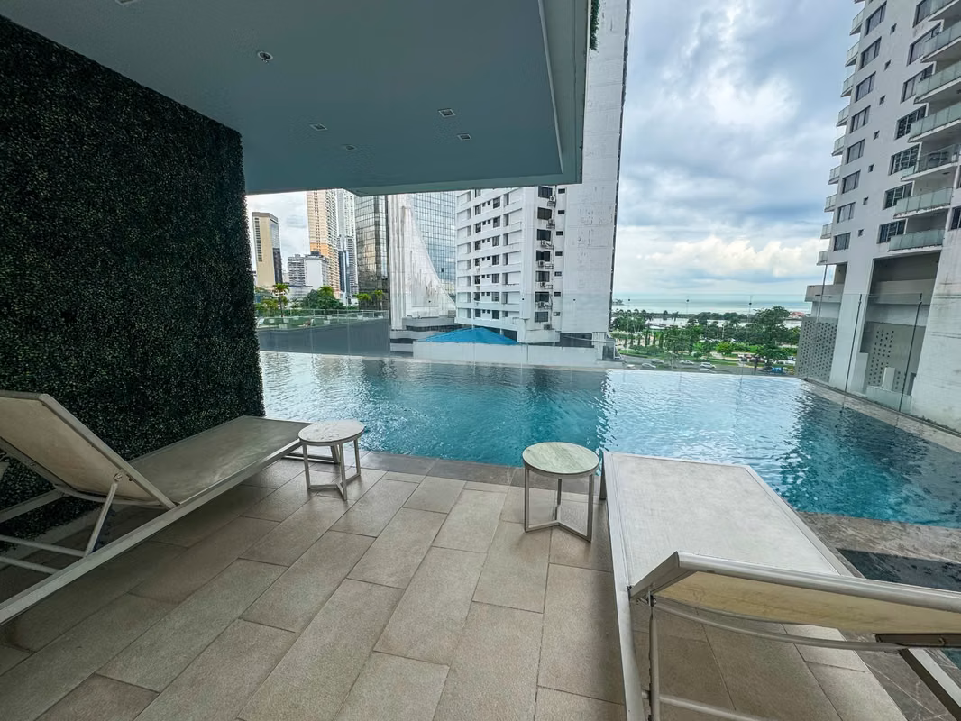 APARTAMENTO A 1 CUADRA DE LA CINTA COSTERA - foto 1