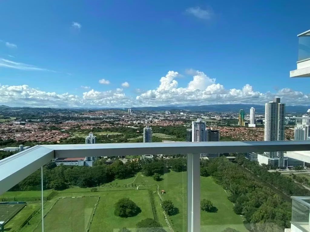 Costa del Este | P.H. Parkside | Piso Alto Vista al Parque ($2,000) - photo 1