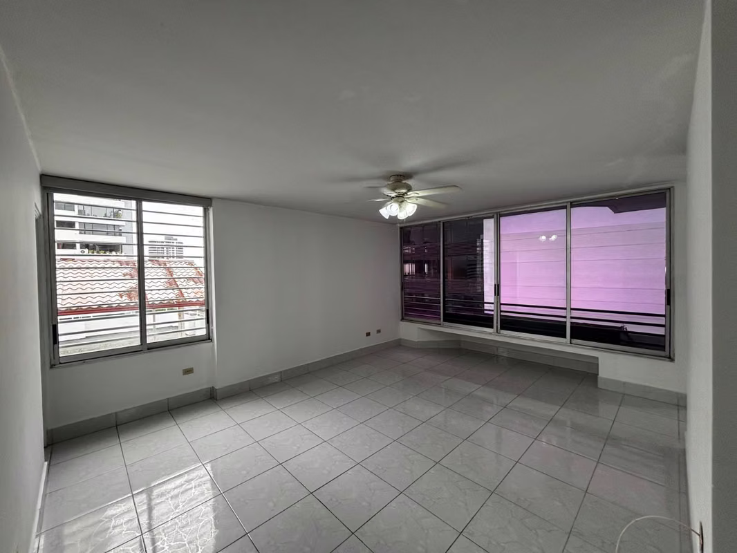 VENTA APTO Pent House, Calle 76 cerca Atlapa, Super Amplio, Bien mantenido !!! - foto 1