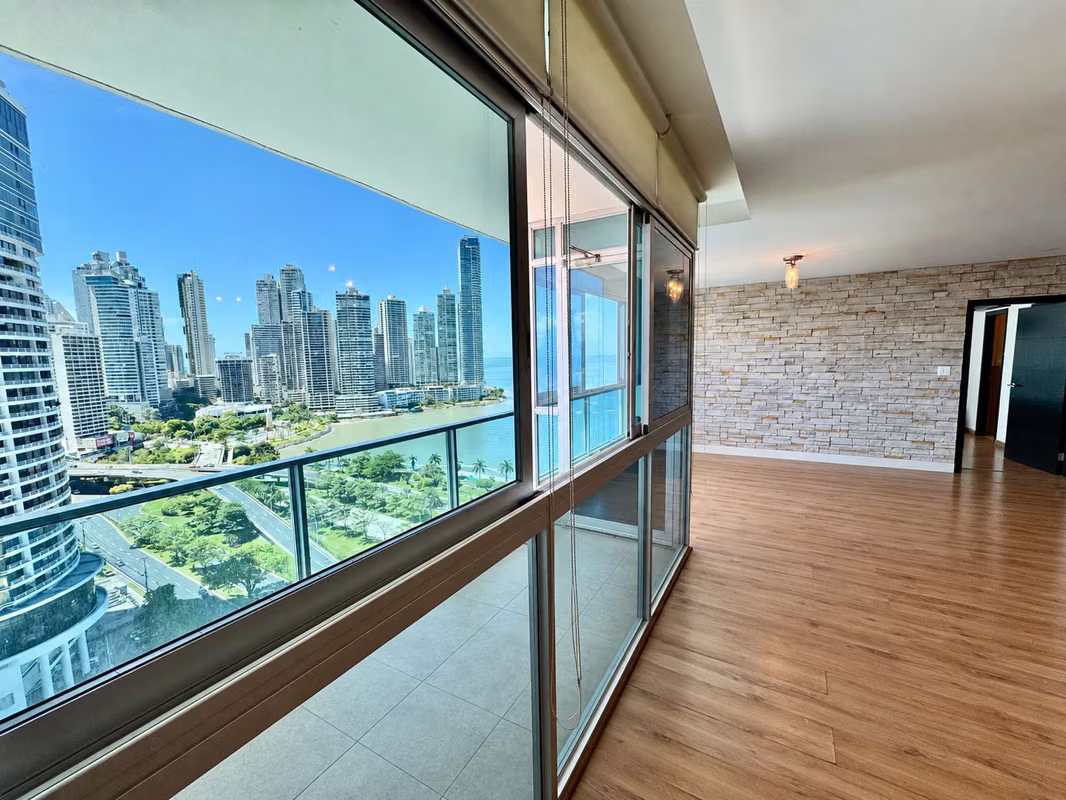 Bayfront Tower · 98 m² · 1 Habitación · Vista a la Bahía - foto 1
