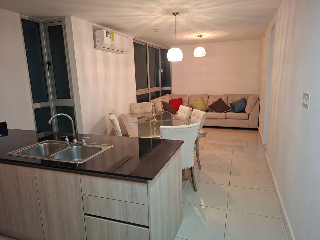 Apartamento full amoblado con finos muebles - foto 1