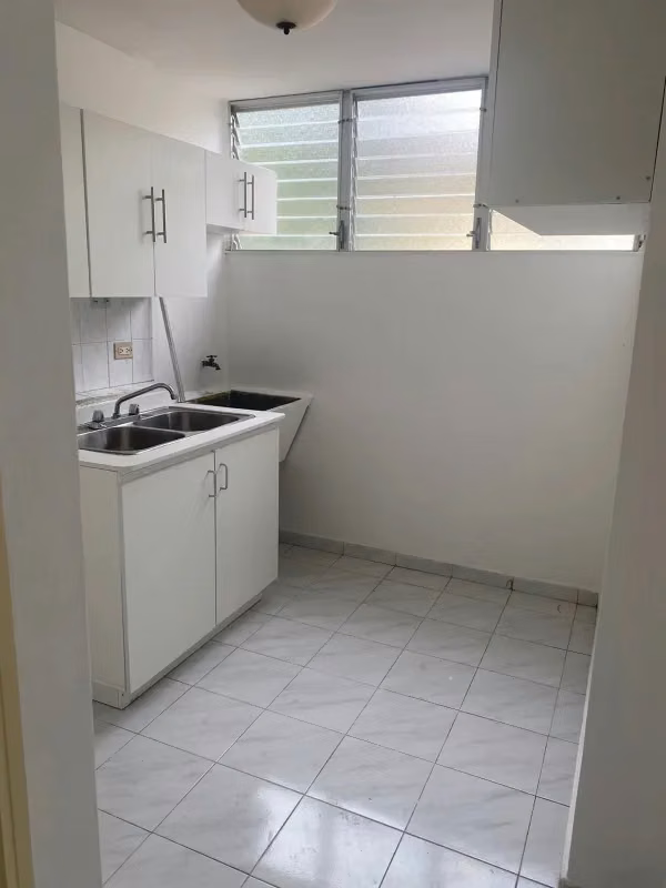ALQUILER APARTAMENTO EN CARRASQUILLA PH LOURDES - foto 1