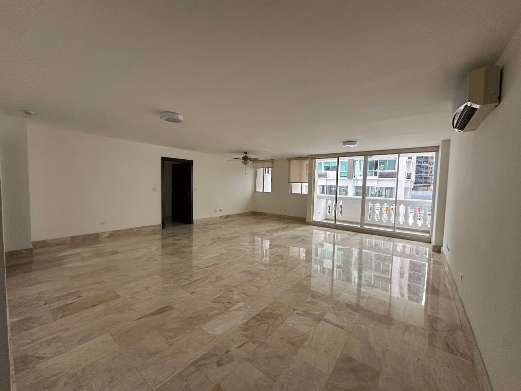 Venta apartamento remodelado, Obarrio - photo 1