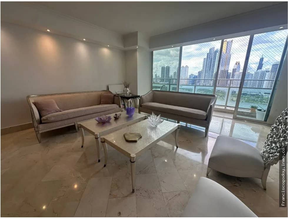 Venta de amplio apartamento en Punta Paitilla - foto 1