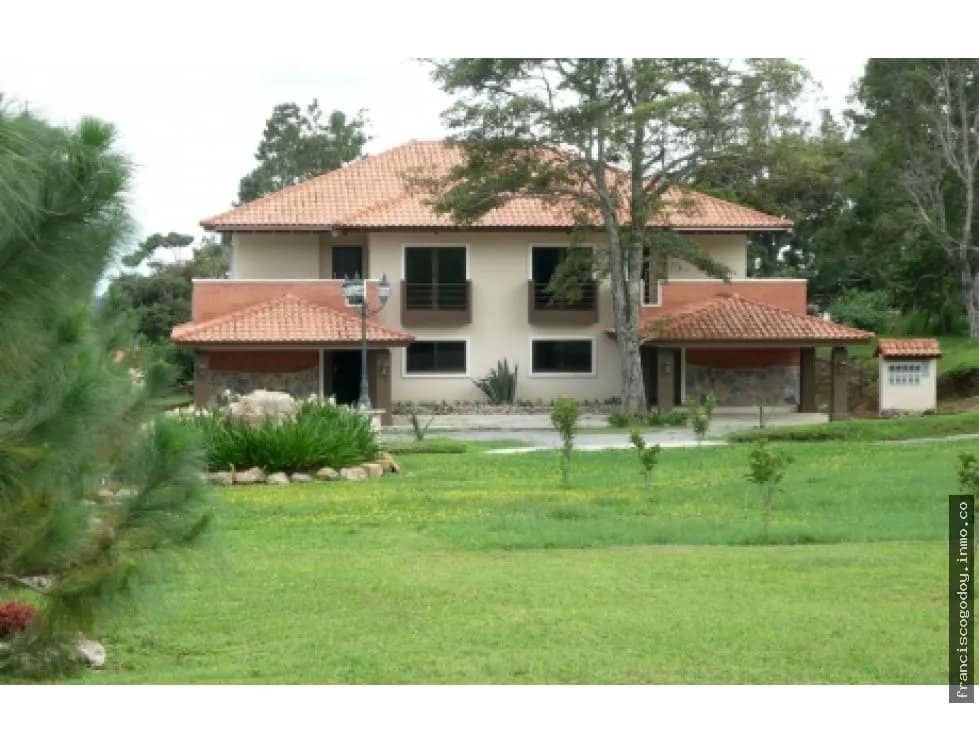 Condominios exclusivos en venta en Alto Boquete - foto 1