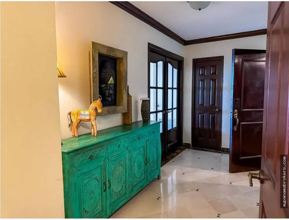 Venta de apartamento con linea blanca PH Condesa del Mar, Ave. Balboa - foto 1