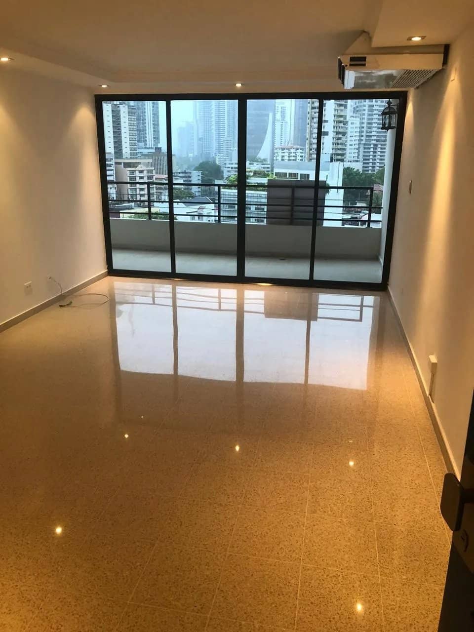 VENTA DE APARTAMENTO PH TORRE EBBELLE, MARBELLA - foto 1