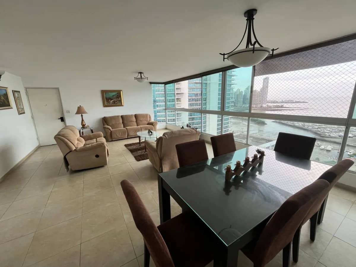 Espacioso Apartamento de 3 Recámaras con Vista al Mar - foto 1