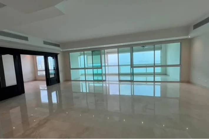 Venta de apartamento en Avenida Balboa, Panamá - foto 1