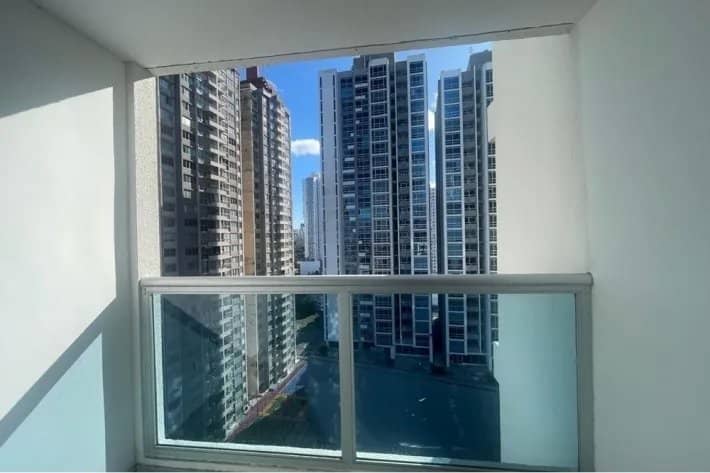 Apartamento en venta en San Francisco, Carrasquilla - foto 1