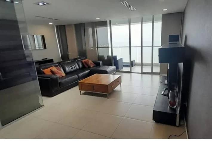 Venta de apartamento con vista al mar en Avenida Balboa, Panamá - photo 1