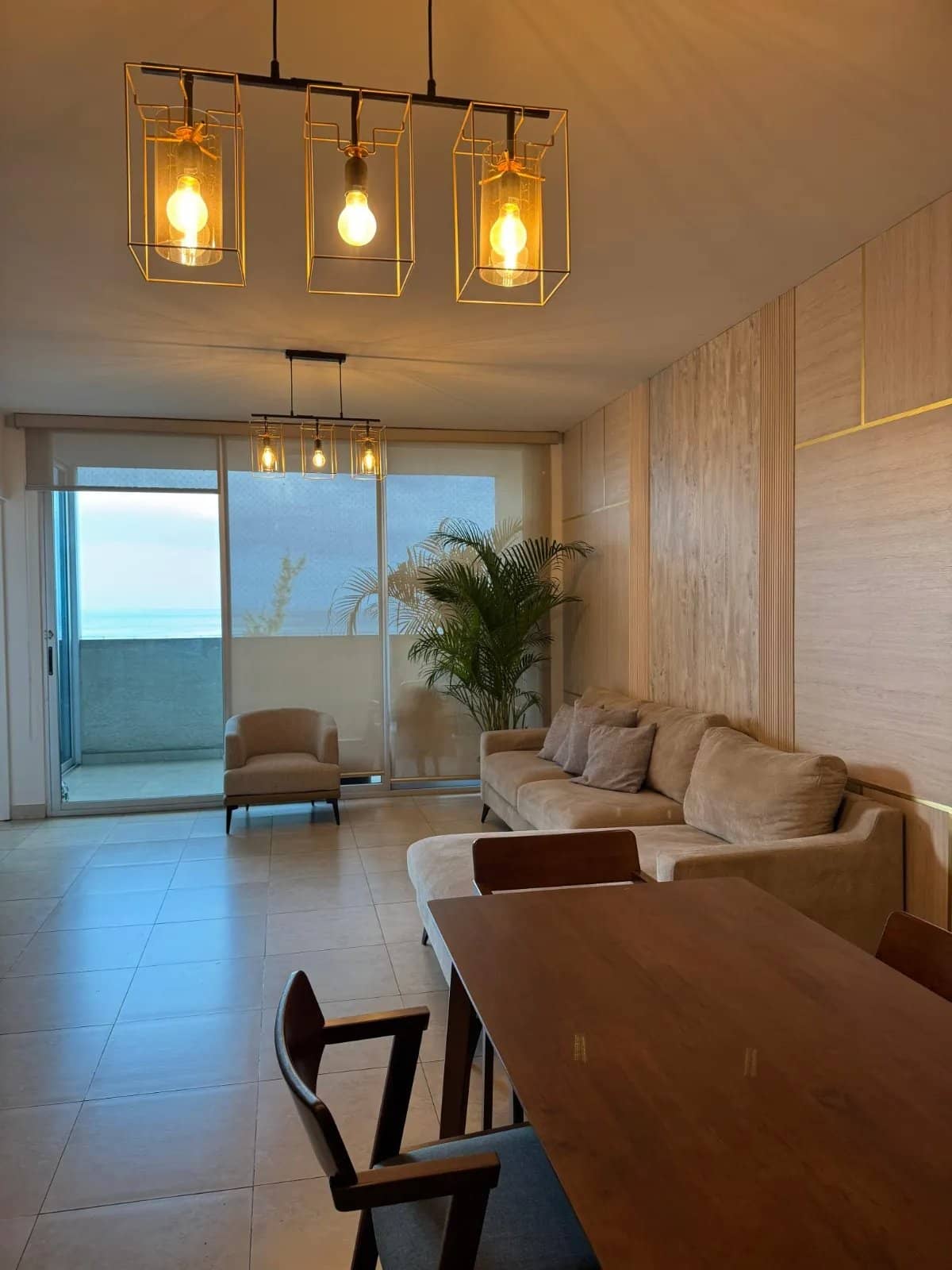 Se alquila apartamento amoblado moderno, en la Av. Balboa - foto 1