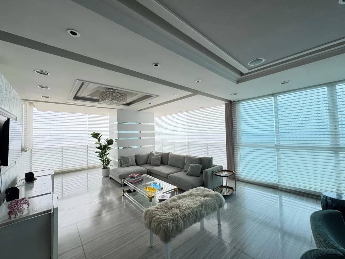 Apartamento en alquiler en Punta Pacífica, Panamá - photo 1
