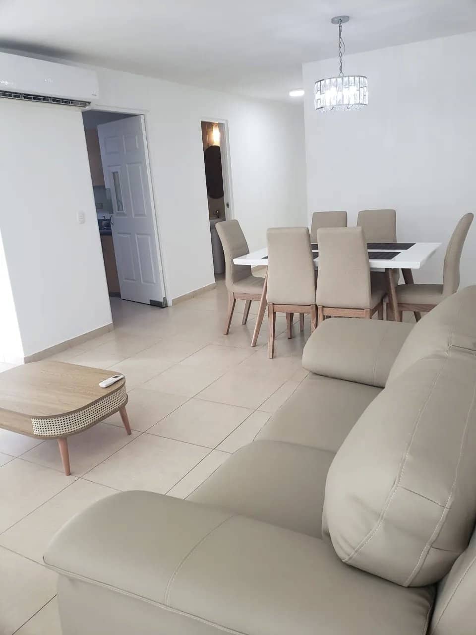 SE VENDE HERMOSO APARTAMENTO EN P.H. SOL DEL ESTE - foto 1