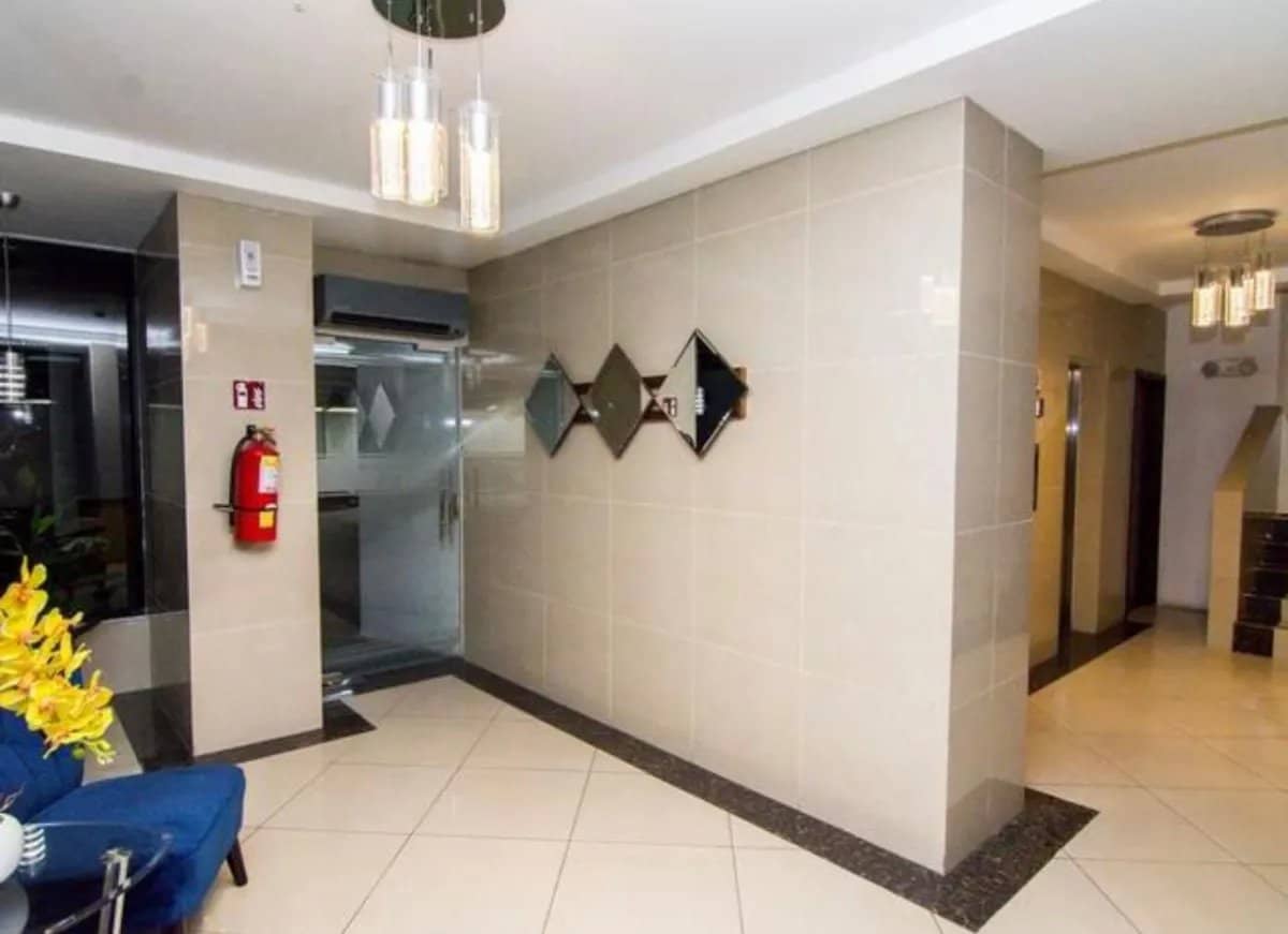 Alquiler de Apartamento con Línea Blanca en Tumba Muerto - photo 1