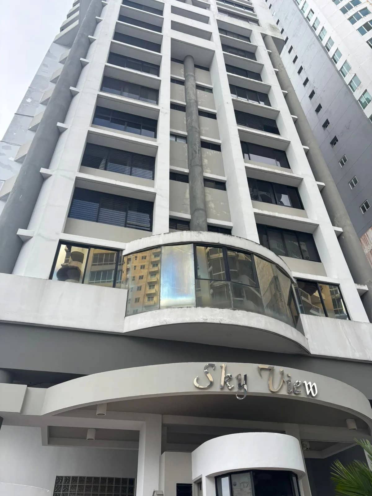SE VENDE HERMOSO APARTAMENTO EN P.H. SKY VIEW - foto 1