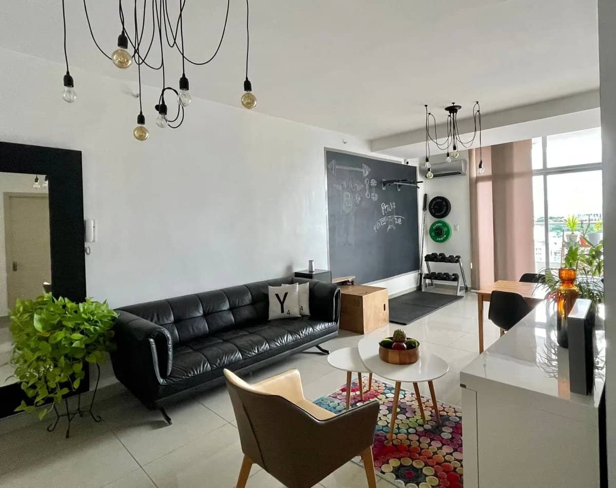 Venta de apartamento semiamoblado PH Rainbow Tower - foto 1