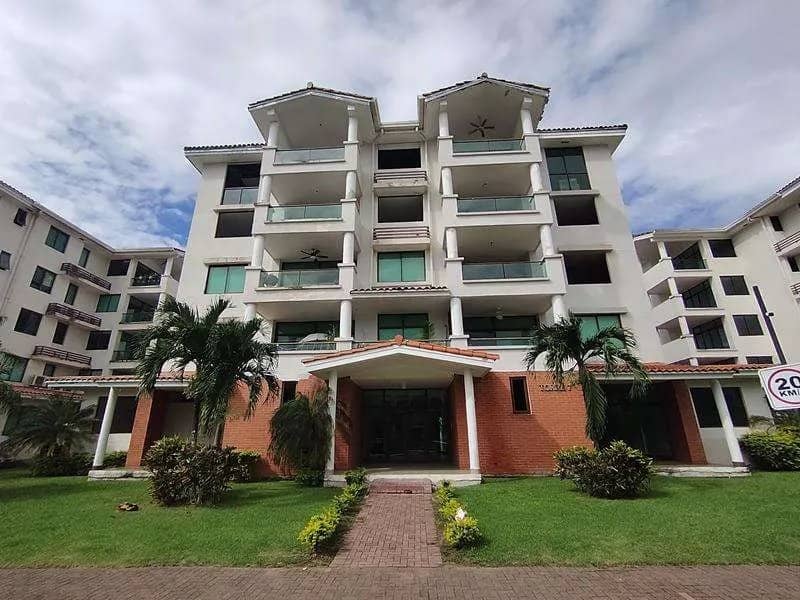 Venta de apartamento en PH Residencial Costamare – Costa Sur - foto 1