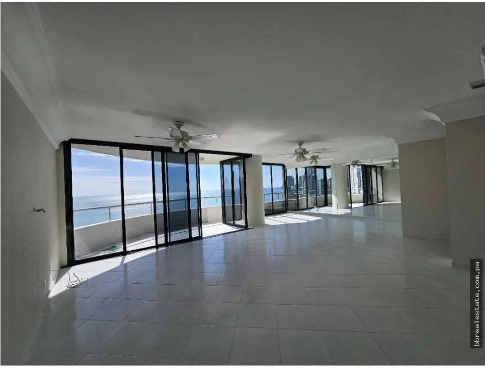 Venta de Apartamento en PH Ensenada, Av Balboa - foto 1
