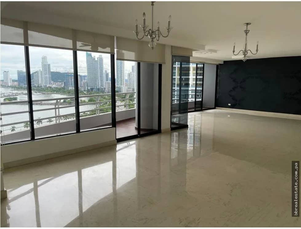 Venta de Apartamento en PH Los Delfines, Avenida Balboa - photo 1