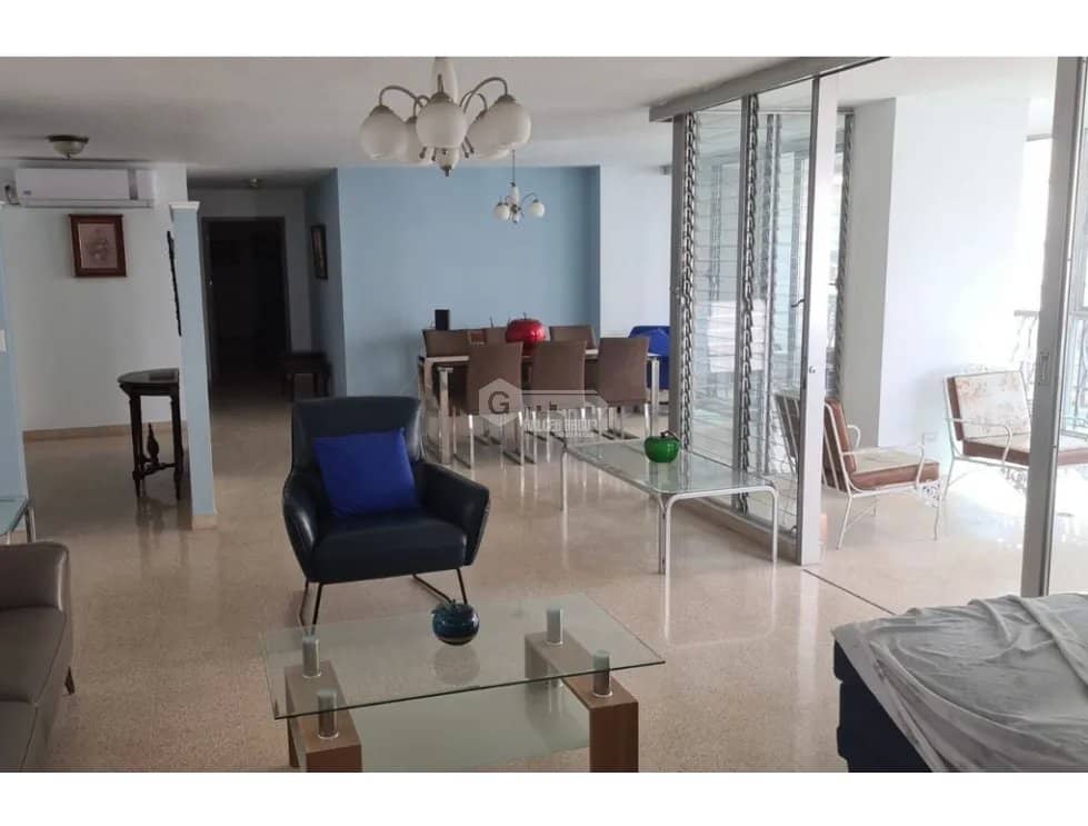 SE VENDE APARTAMENTO EN OBARRIO EDIFICIO EDEN ROC CON 2 BALCONES - foto 1