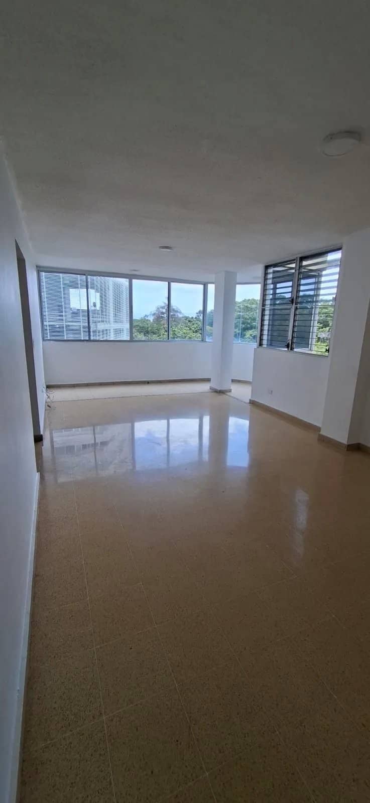 Alquiler de Apartamento Vía Porras Remodelado Solo Línea Blanca Completa y Aires - foto 1