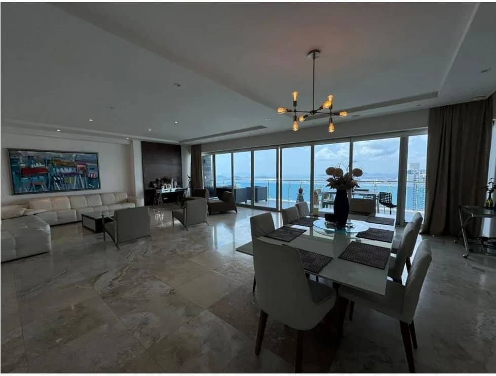 Venta o Alquiler de Apartamento Amoblado en Punta Pacífica, Panamá - photo 1