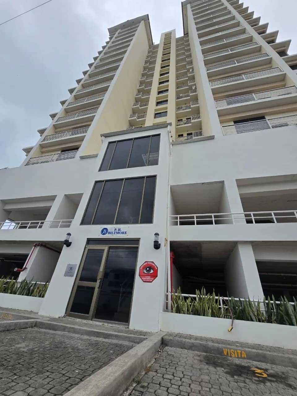 SE VENDE HERMOSO APARTAMENTO EN P.H. BILTMORE - foto 1