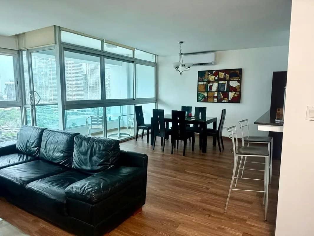 Apartamento Completamente Renovado, Vista Frente a la Bahía, Avenida Balboa $1,550 - photo 1