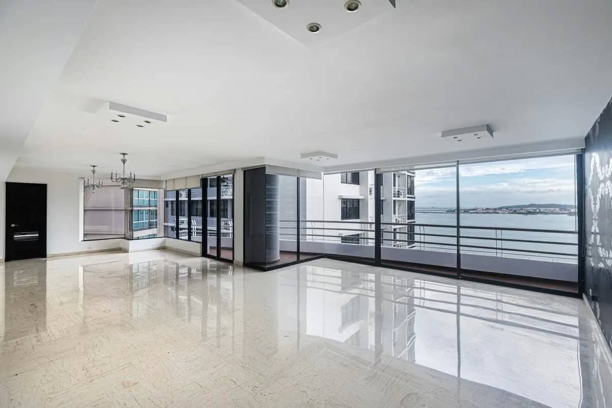 Ganga PH Los Delfines 280m² Remodelado y Vista al Mar - foto 1
