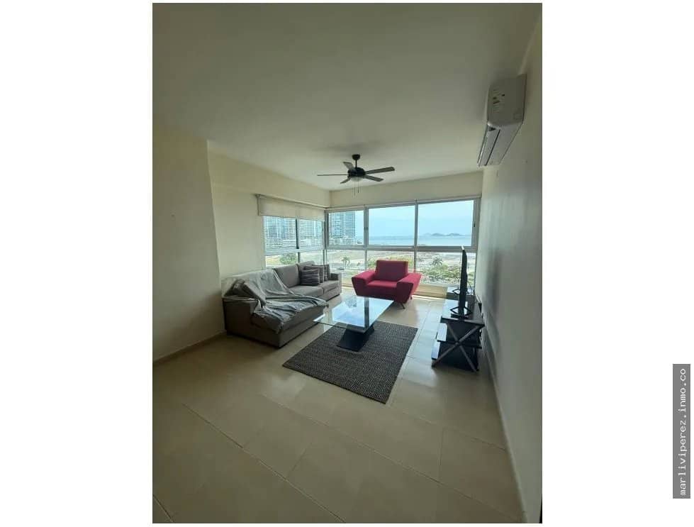 SE ALQUILA APARTAMENTO AMOBLADO CON VISTA AL MAR - foto 1