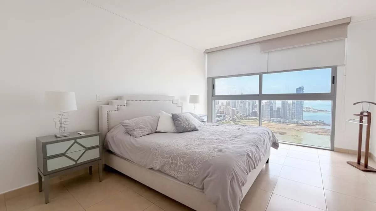 Alquiler Apto en PH White | Avenida Balboa | Piso Alto con Vista al Mar - foto 1