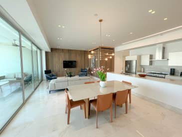Apartamento con Luz Natural y Vistas a la Marina en BCR - foto 1