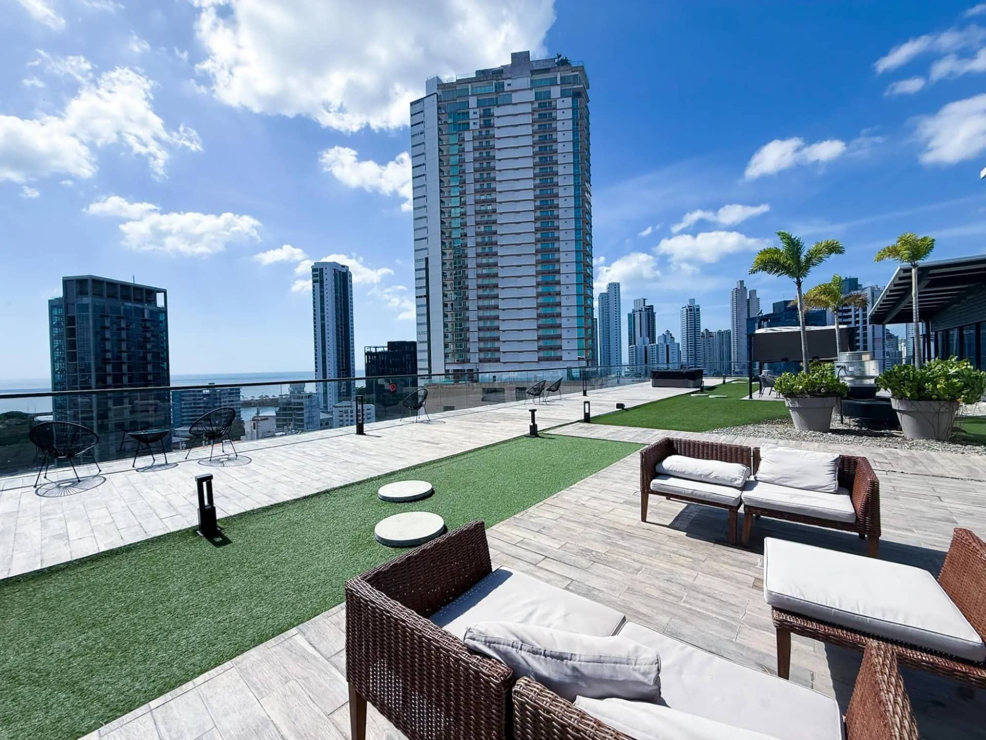 Apartamento de 1 Recamara Renovado en Venta en Coco del Mar - foto 1