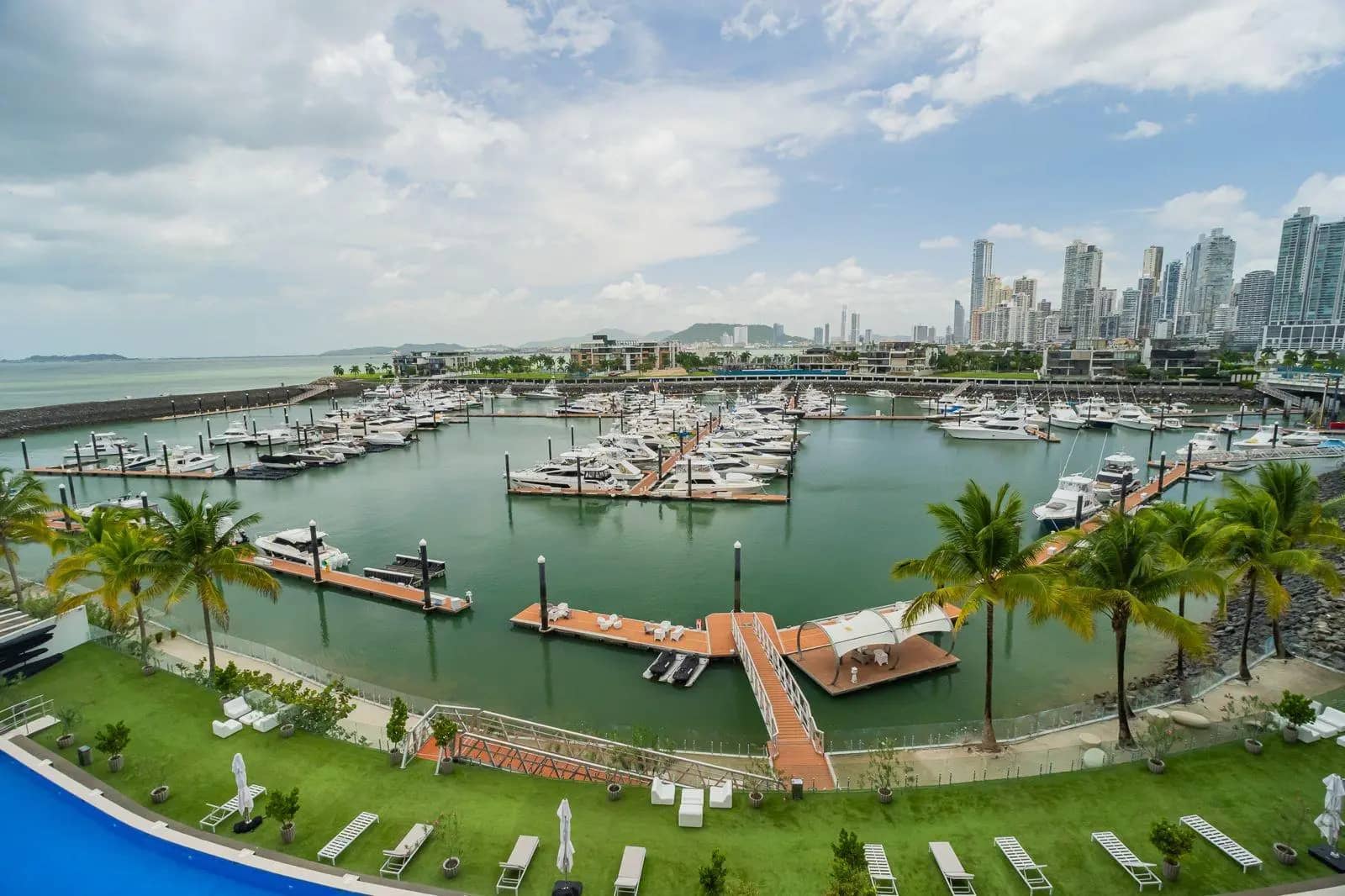 Se vende exclusivo apartamento de 3 habitaciones frente a la isla. - photo 1