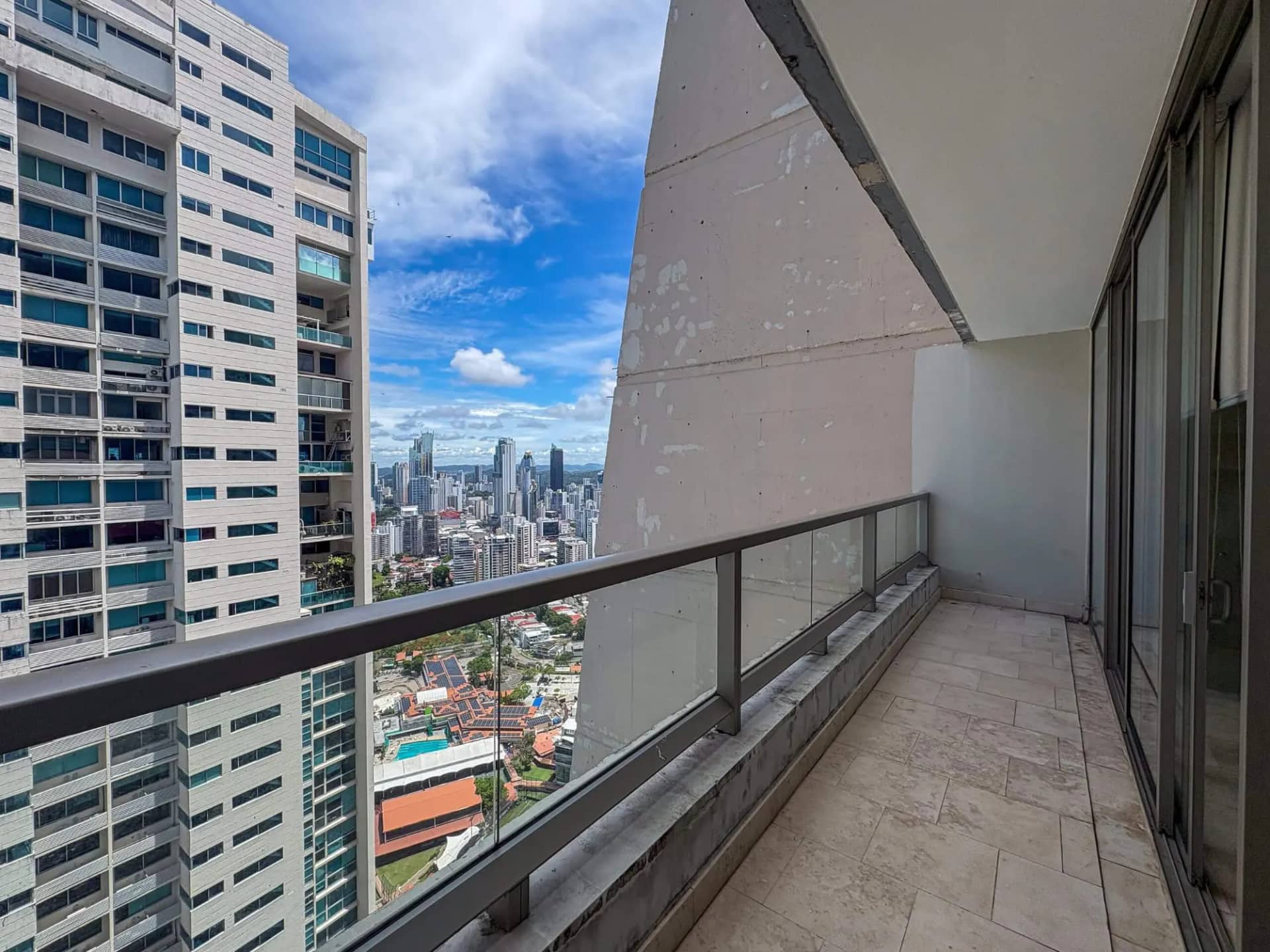 Apartamento en planta alta en Punta Pacifica, Panama - photo 1