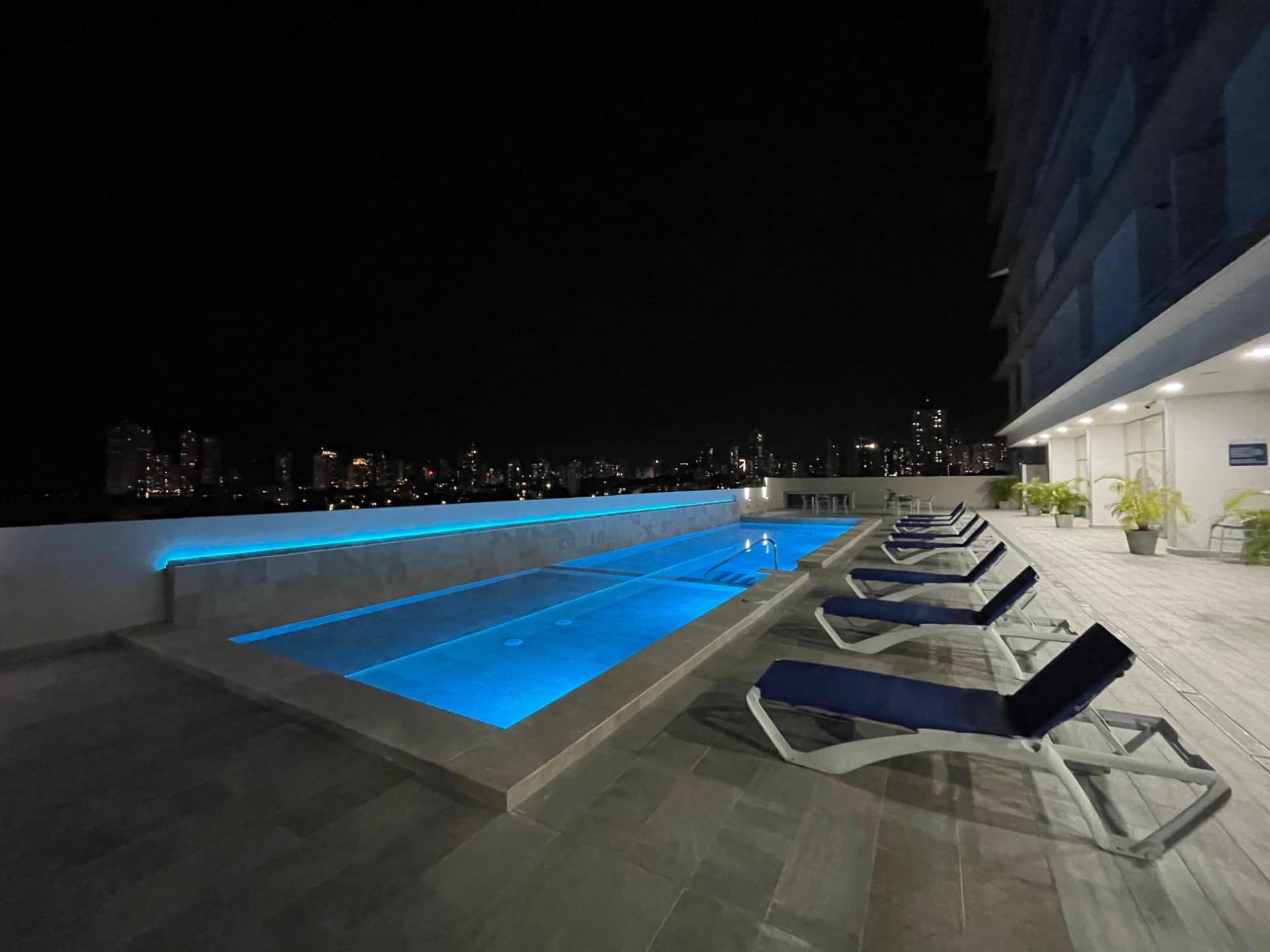 Apartamento en Alquiler Amoblado en Parque Lefevre - PH Alegria - foto 1